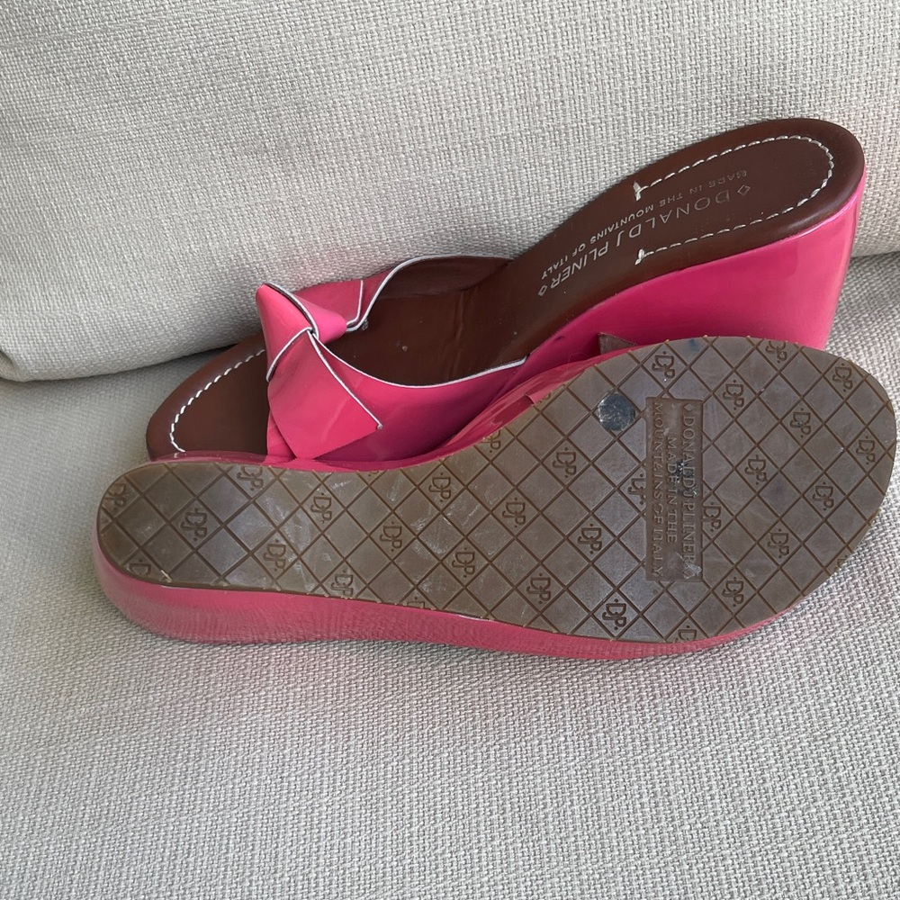 Donald J. Pliner Glossy Pink Knot Slide Mules Size 7.5 M - Picture 9 of 13